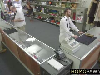 Desperate chico va homosexual para efectivo